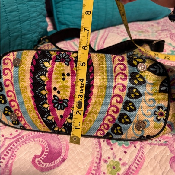 Spartina Shoulder Bag with Vibrant Pattern and Soft Fabric - Picture 11 of 12